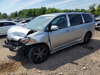  Salvage Toyota Sienna