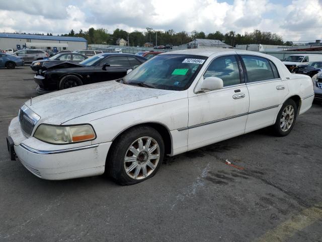  Salvage Lincoln Towncar