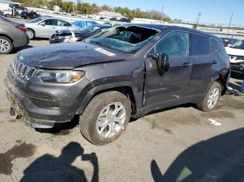  Salvage Jeep Compass