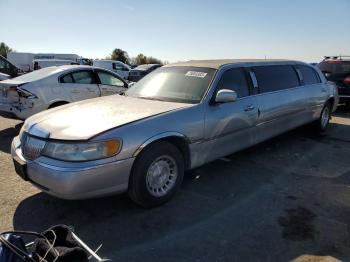  Salvage Lincoln Towncar