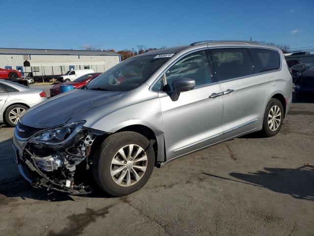  Salvage Chrysler Pacifica