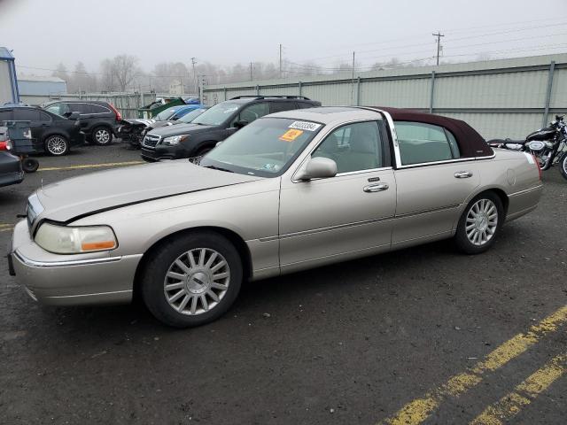  Salvage Lincoln Towncar