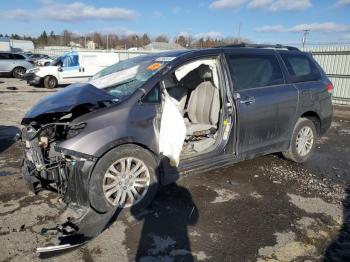  Salvage Toyota Sienna