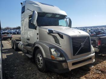  Salvage Volvo Vnl