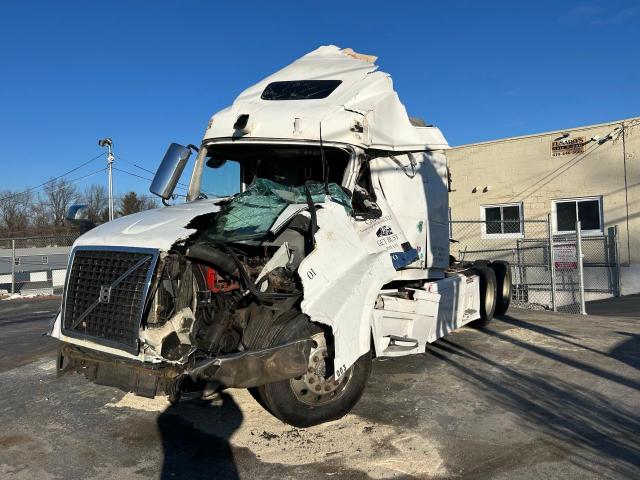  Salvage Volvo Vn