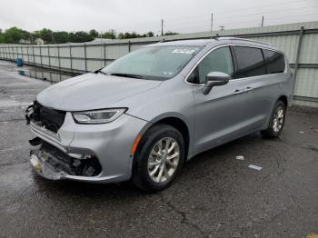  Salvage Chrysler Pacifica