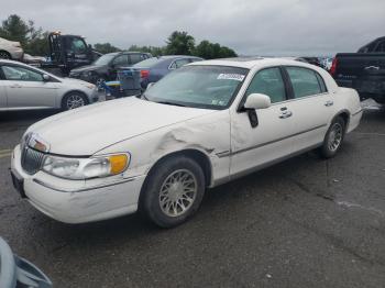  Salvage Lincoln Towncar