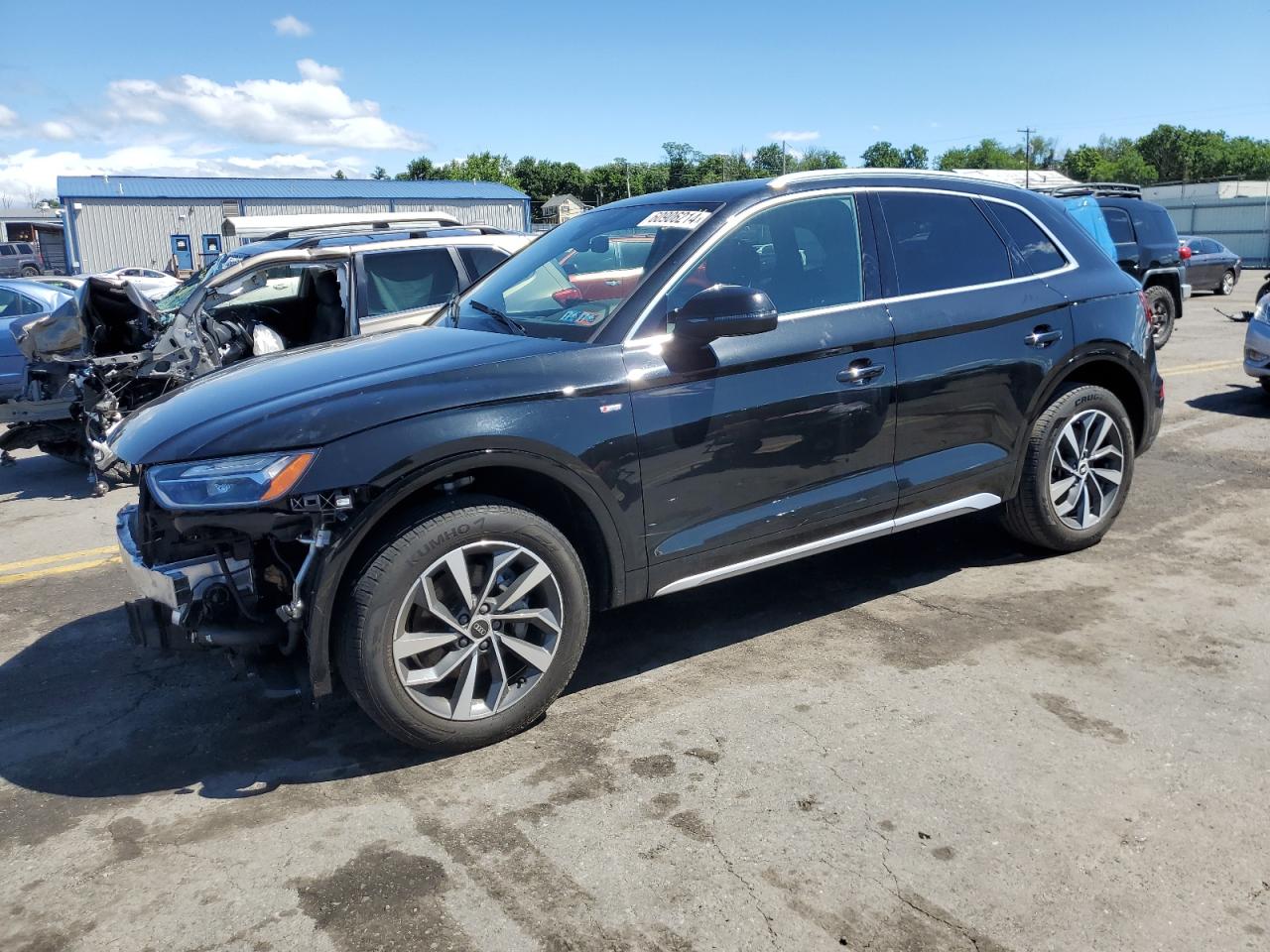 Audi Q5 Premium 45 Image 1