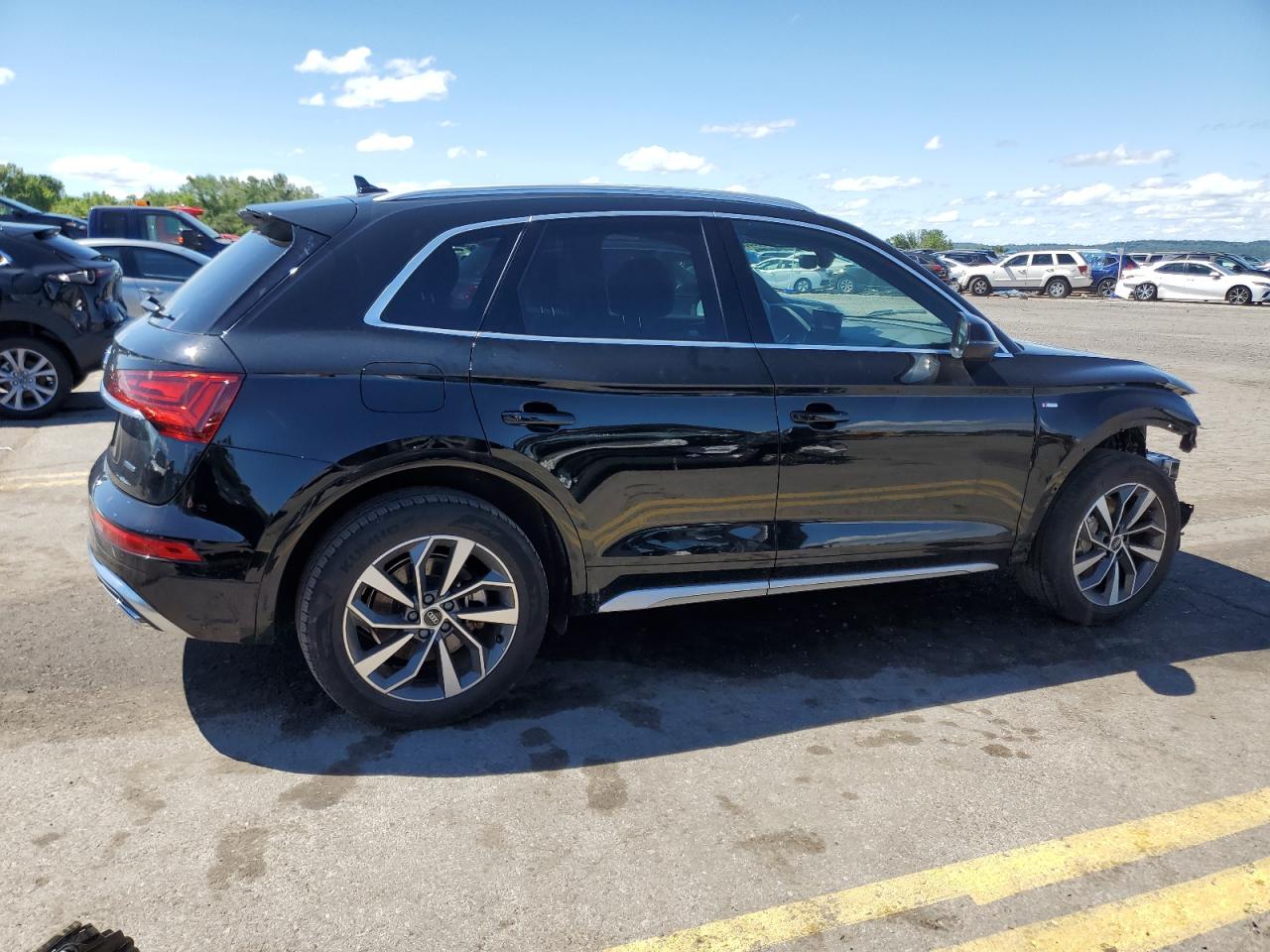Audi Q5 Premium 45 Image 13