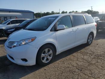  Salvage Toyota Sienna