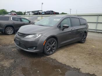  Salvage Chrysler Pacifica