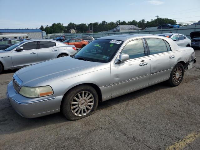  Salvage Lincoln Towncar