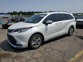  Salvage Toyota Sienna