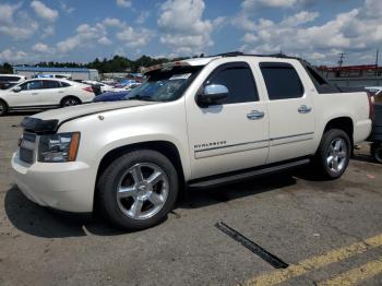  Salvage Chevrolet Avalanche