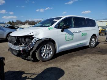  Salvage Chrysler Pacifica
