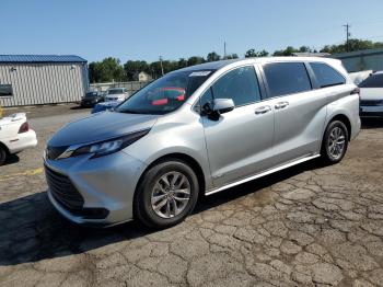  Salvage Toyota Sienna