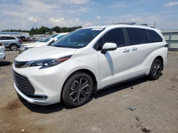  Salvage Toyota Sienna