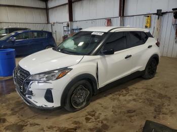  Salvage Nissan Kicks