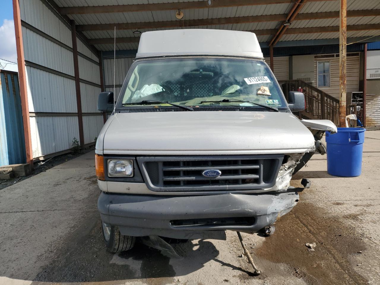 Ford Econoline E250 Van Image 6