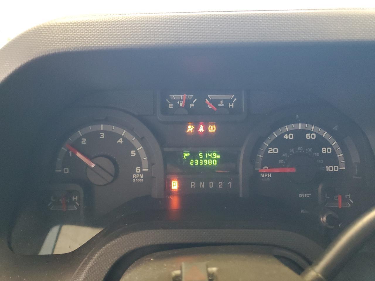 Ford Econoline E250 Van Image 6