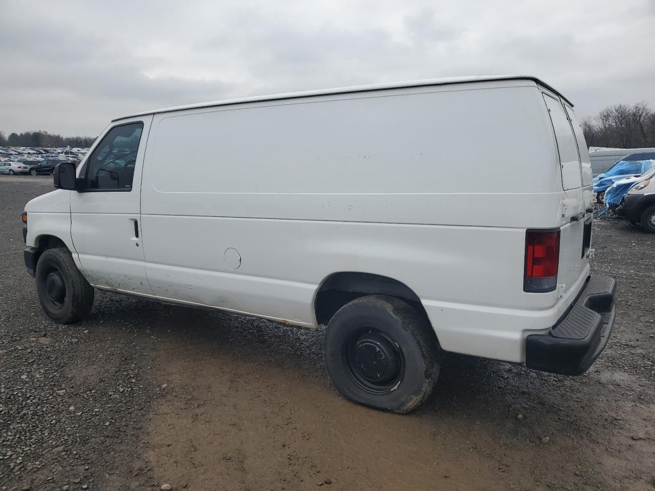 Ford Econoline E250 Van Image 3