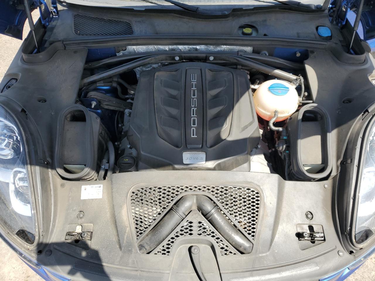 Porsche Macan S Image 12