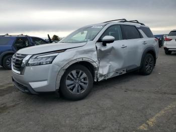  Salvage Nissan Pathfinder