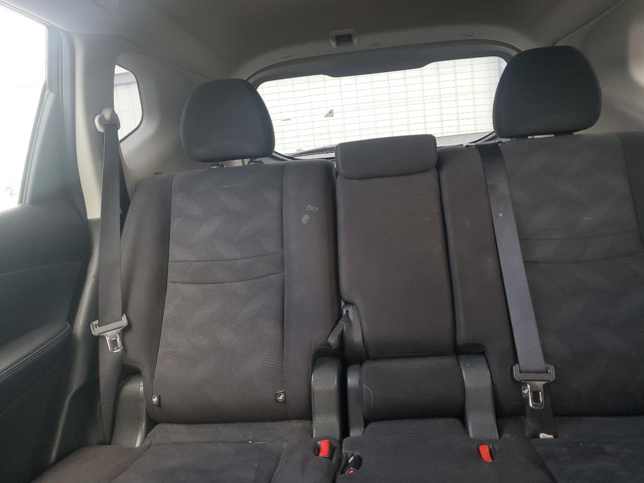 Nissan Rogue S Image 5