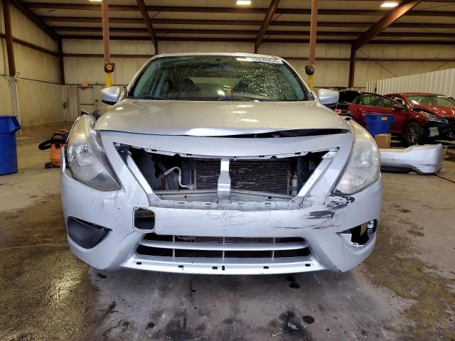 Nissan Versa S Image 8