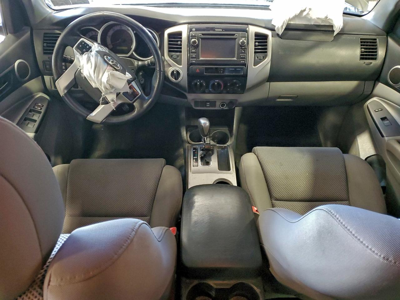 Toyota Tacoma Double Cab Image 4