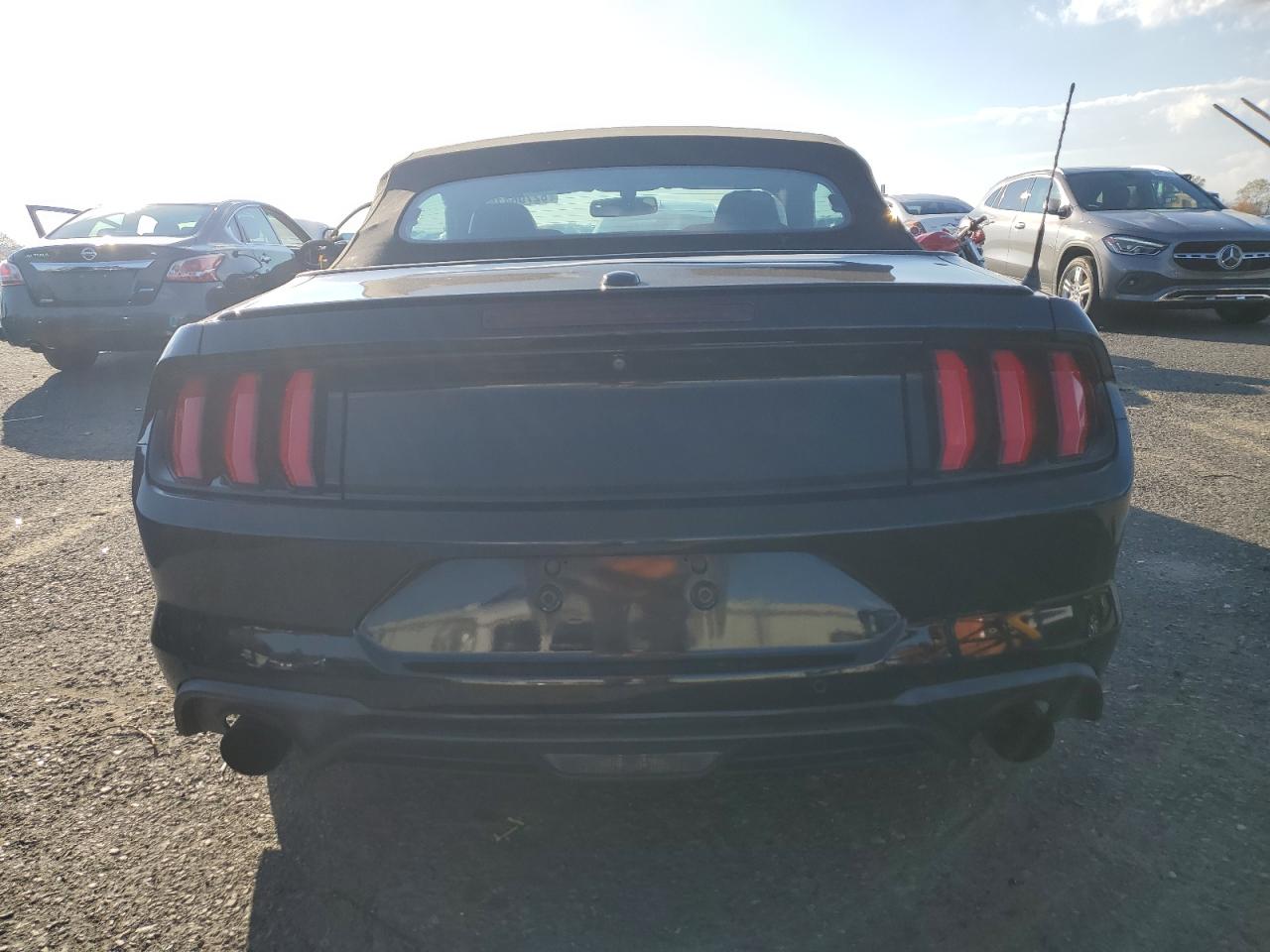 Ford Mustang Image 4
