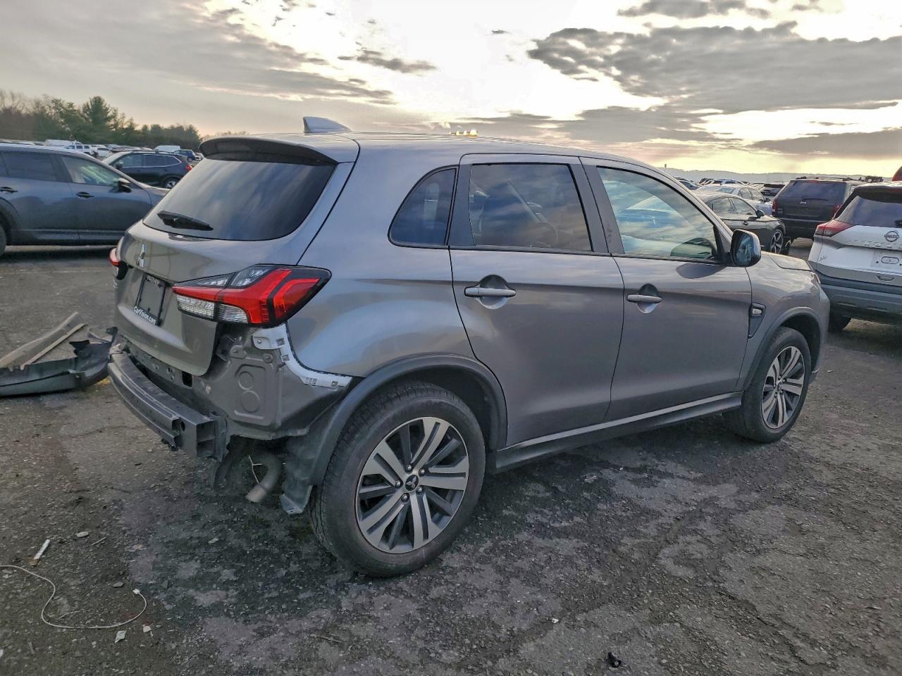 Mitsubishi Outlander Es Image 3