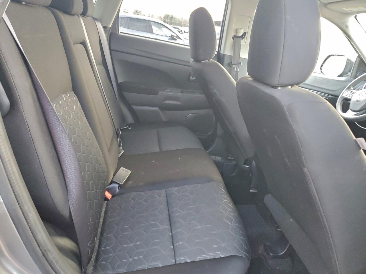 Mitsubishi Outlander Es Image 10