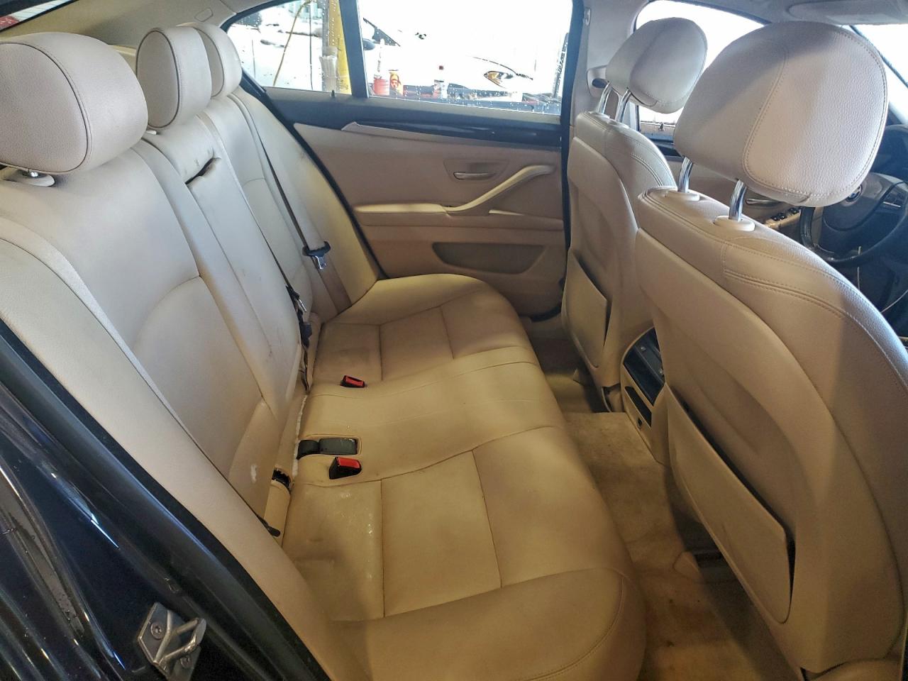 BMW 5 Series Xi Image 9