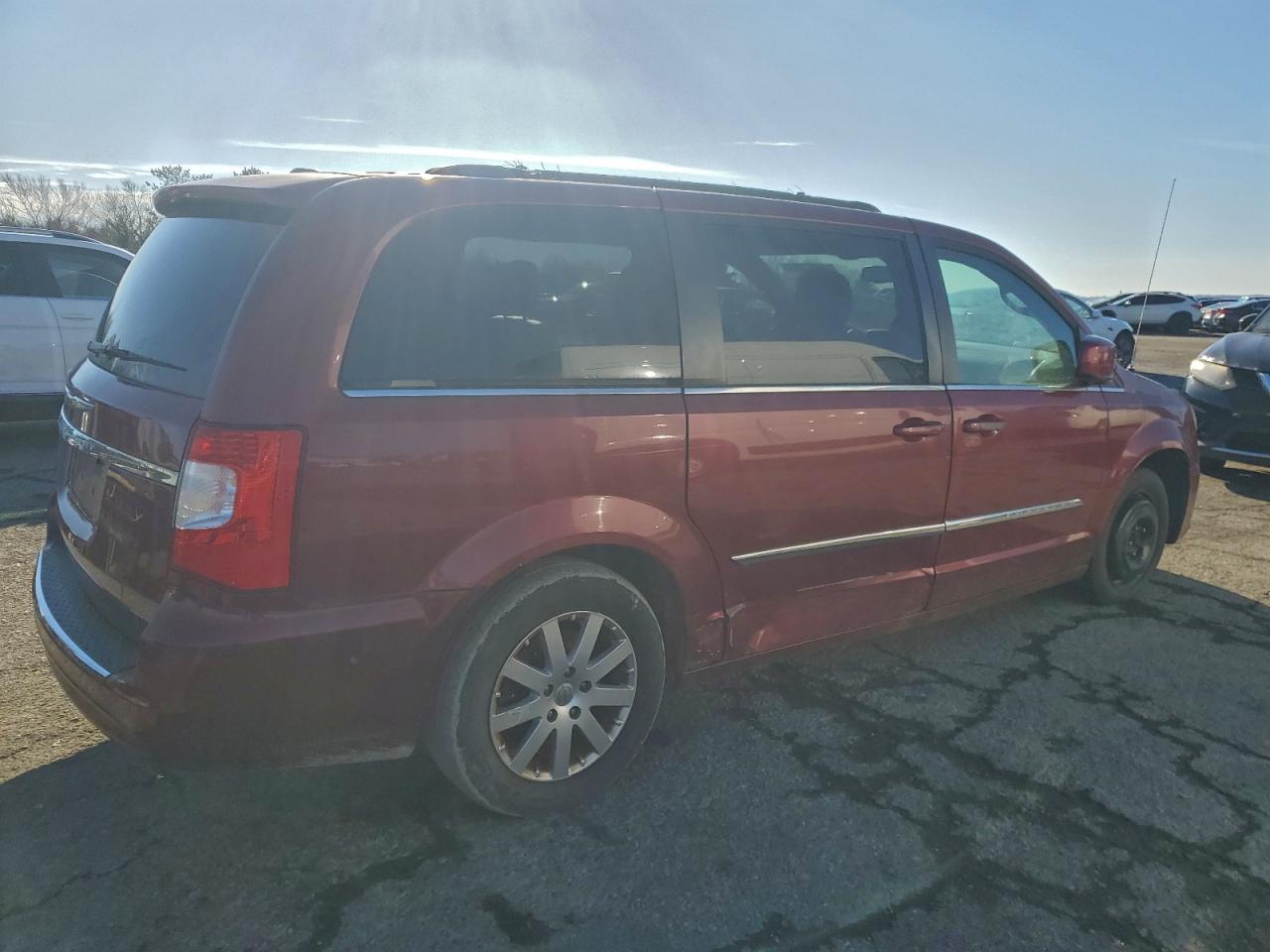 Chrysler Minivan Touring Image 6