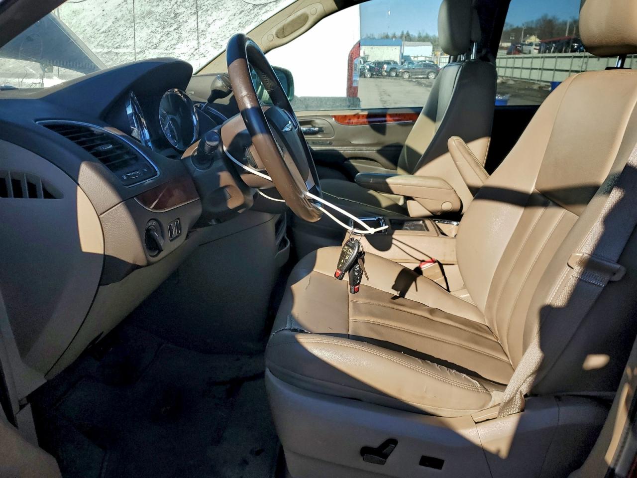 Chrysler Minivan Touring Image 10