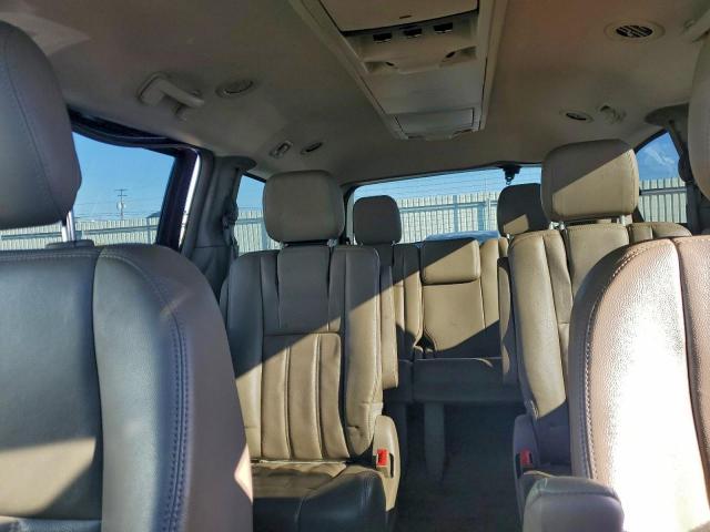 Chrysler Minivan Touring Image 4