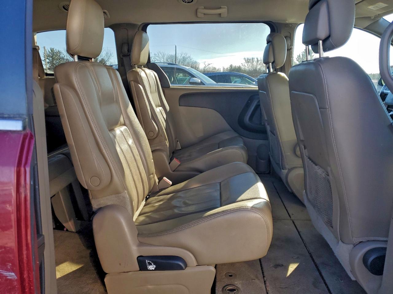 Chrysler Minivan Touring Image 13