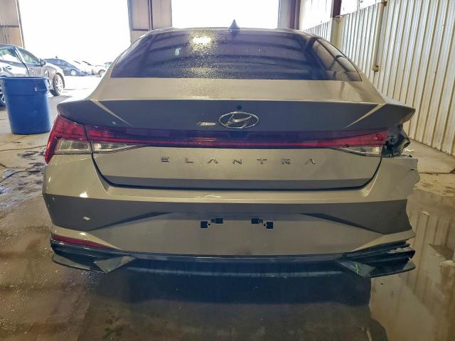 Hyundai ELANTRA Sel Image 2