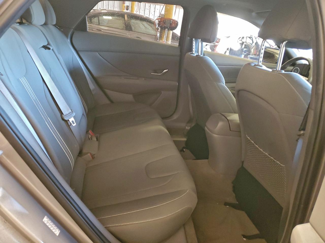 Hyundai ELANTRA Sel Image 12