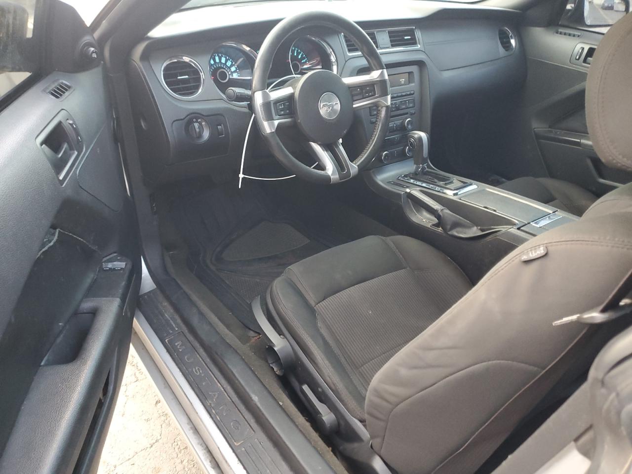 Ford Mustang Image 6