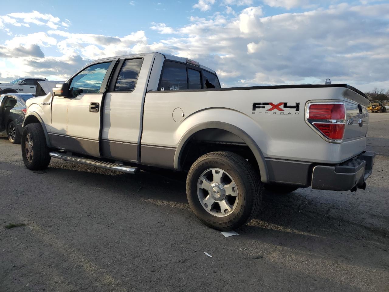 Ford F-150 Super Cab Image 3