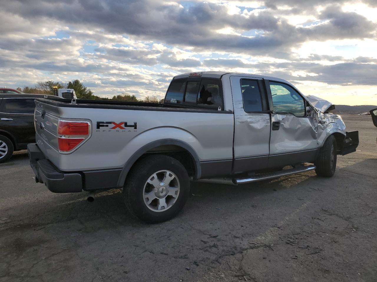 Ford F-150 Super Cab Image 5