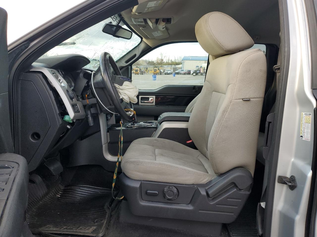 Ford F-150 Super Cab Image 2