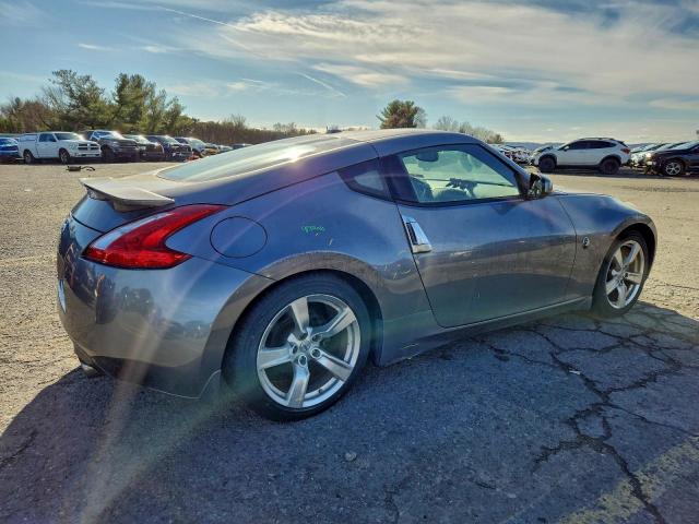 Nissan 370Z Base Image 3
