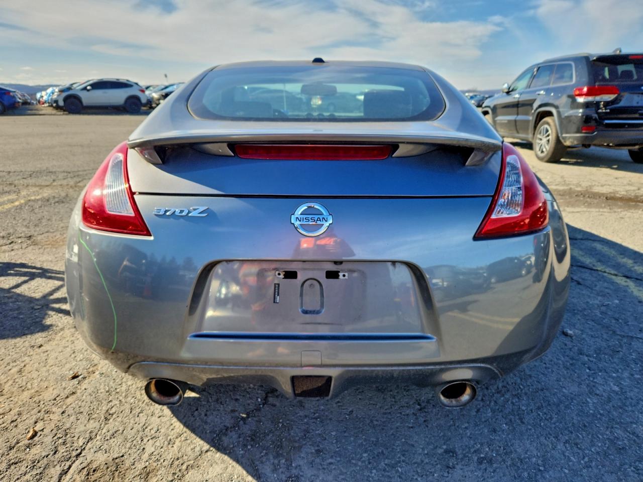 Nissan 370Z Base Image 6