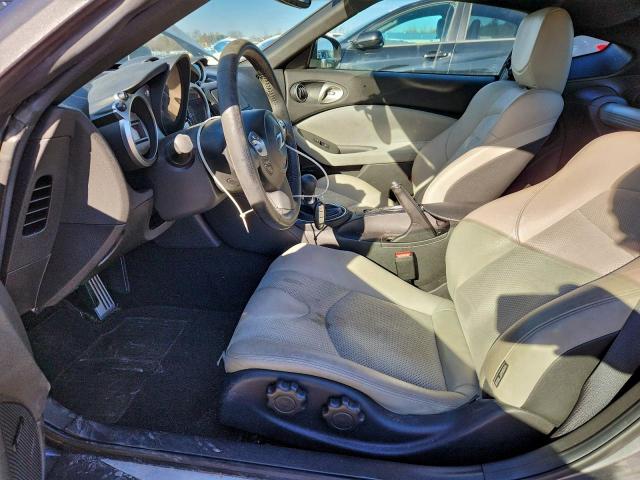 Nissan 370Z Base Image 5