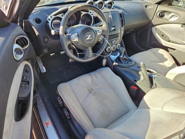 Nissan 370Z Base Image 4