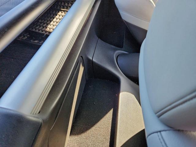 Nissan 370Z Base Image 8