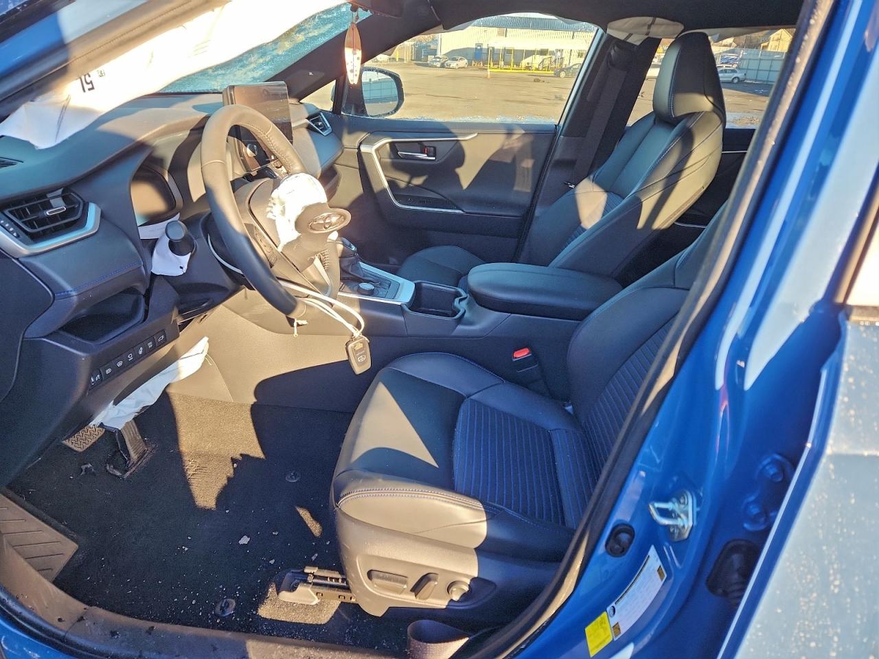 Toyota RAV4 Xse Image 12